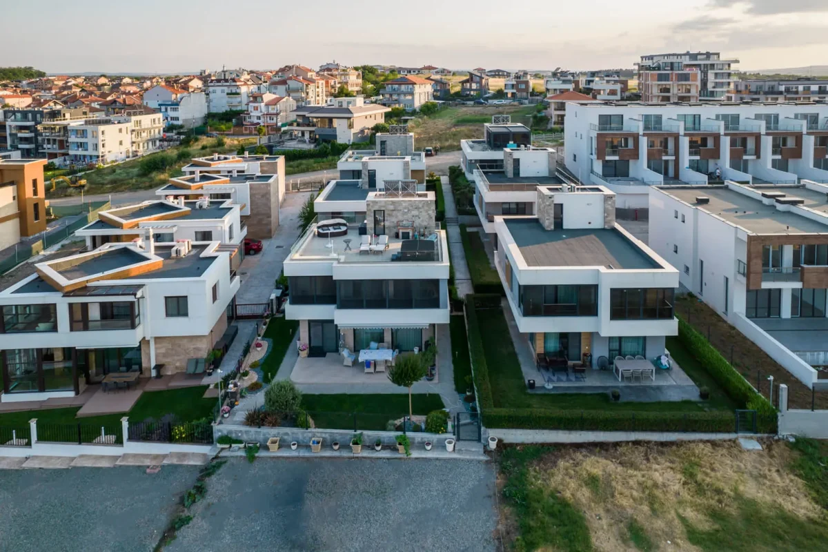 Amaya Home 1 · кадър 08