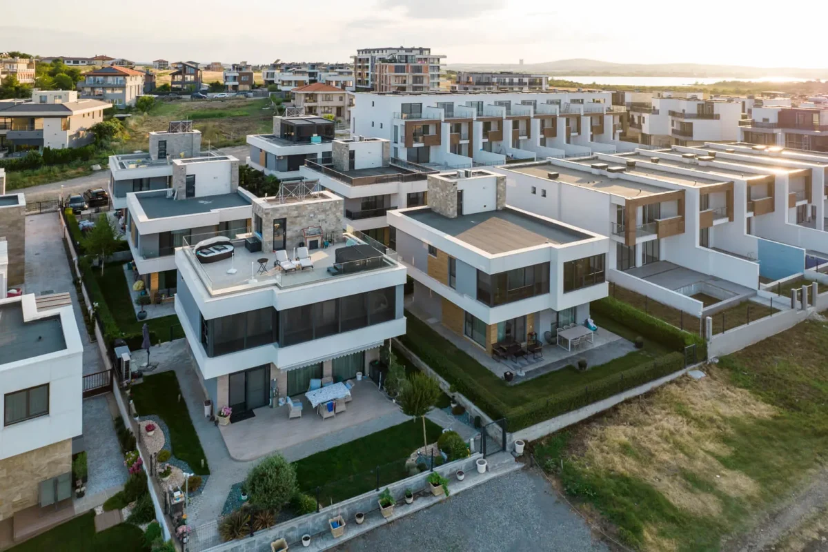 Amaya Home 1 · кадър 09