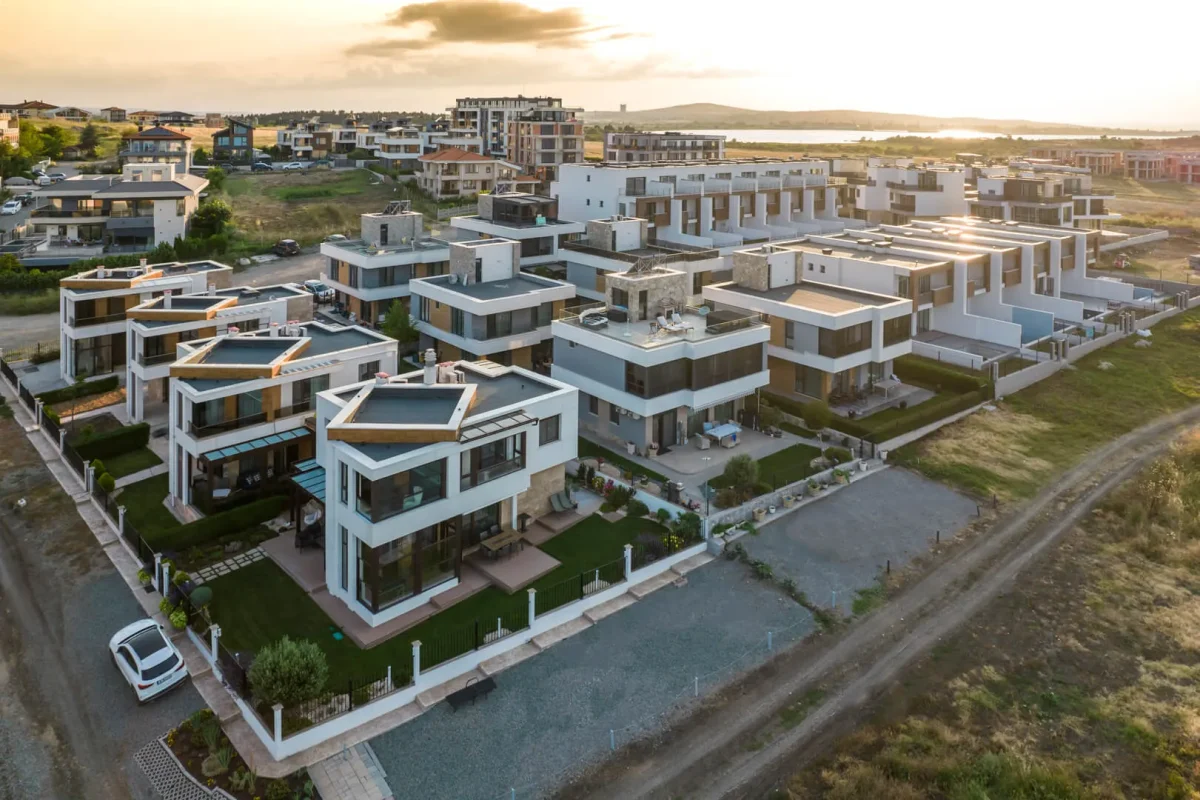 Amaya Home 1 · кадър 10