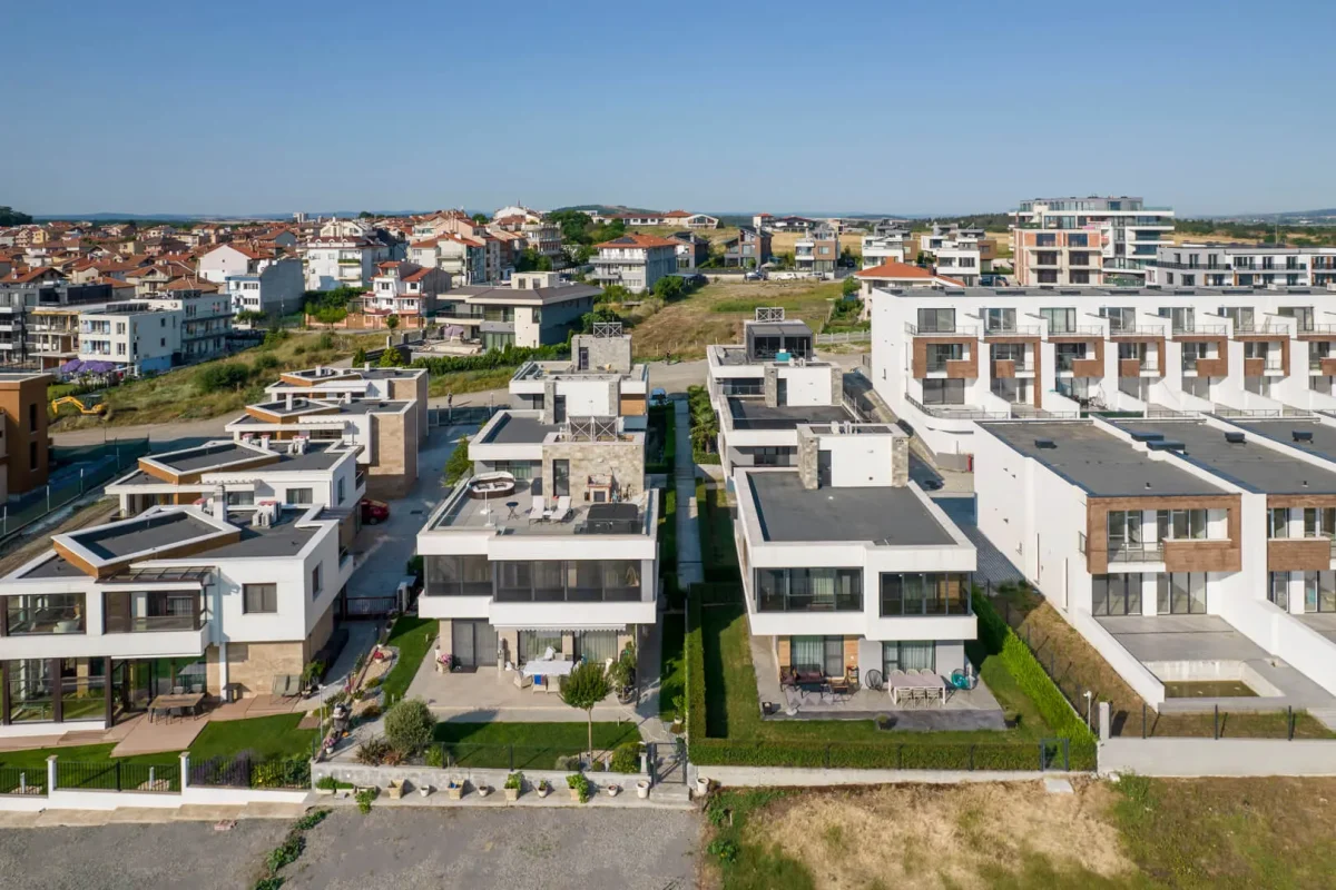 Amaya Home 1 · кадър 12