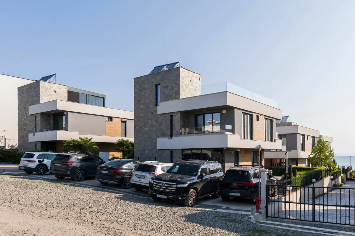 Amaya Home 1 · кадър 15